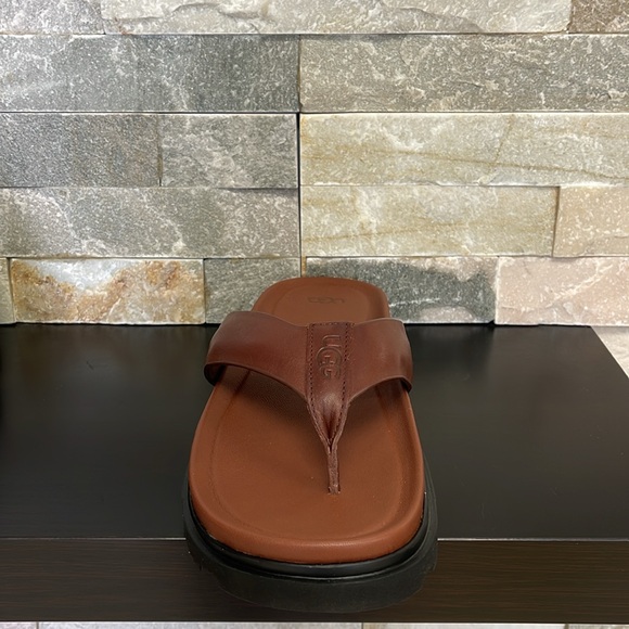 UGG Men's Capitola Leather Flip Flop - Picture 6 of 8